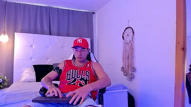 Thiago 2003  online show from 8, 4, 2026