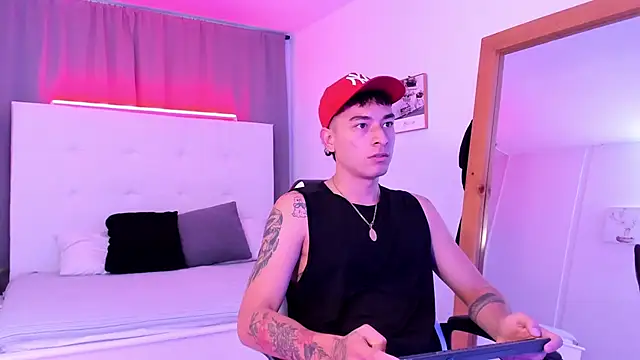 Thiago 2003  online show from 15, 4, 2026