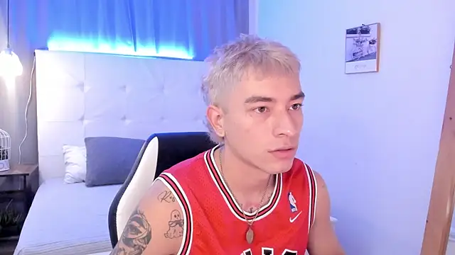 Thiago 2003  online show from 25, 4, 2026