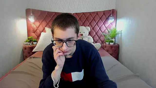 Snapshot of RonBevs chatting on 19, 3, 2026 RonBevs online show from 19, 3, 2026