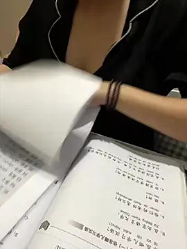 Snapshot of Xiaomee chatting on 25, 3, 2026 Xiaomee online show from 25, 3, 2026