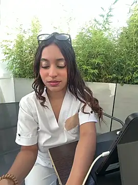 MiaCamille  online show from 16, 4, 2026