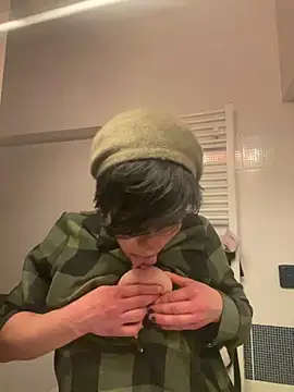 DtPORNBITCH online show from 13, 4, 2026