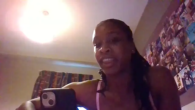 Snapshot of Halligirl chatting on 8, 5, 2026 Halligirl online show from 8, 5, 2026