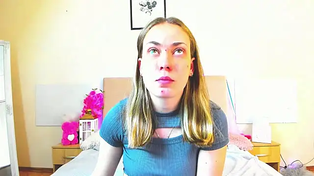 Snapshot of MelanieCuty chatting on 3, 6, 2026 MelanieCuty online show from 3, 6, 2026