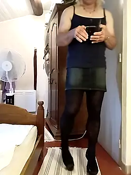 stephie83 online show from 4, 6, 2026