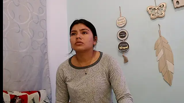 hotlatinaluna23 online show from 29, 4, 2026