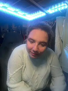 Snapshot of curvyneon chatting on 12, 4, 2026 curvyneon online show from 12, 4, 2026