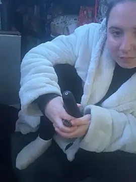 Snapshot of curvyneon chatting on 13, 4, 2026 curvyneon online show from 13, 4, 2026