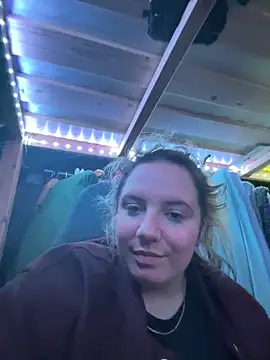 Snapshot of curvyneon chatting on 16, 4, 2026 curvyneon online show from 16, 4, 2026