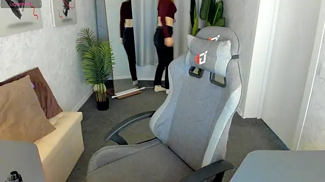 Lori Bllossom online show from 16, 4, 2026