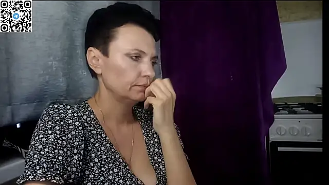 HotMamaQueen234 online show from 25, 6, 2026
