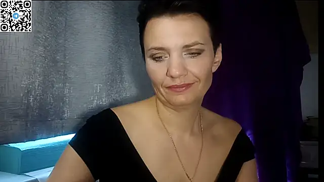 HotMamaQueen234 online show from 7, 7, 2026