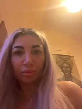 SnowyElsaa online show from 2, 4, 2026