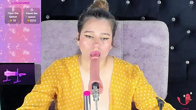 abby blond1 online show from 13, 4, 2026