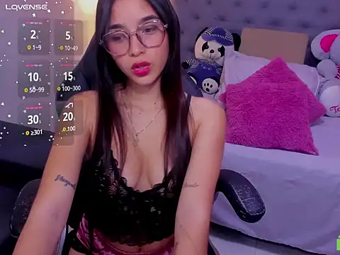 Snapshot of rouse_cutie chatting on 6, 4, 2026 rouse cutie online show from 6, 4, 2026