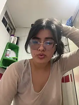 LinaEvansonn online show from 15, 4, 2026