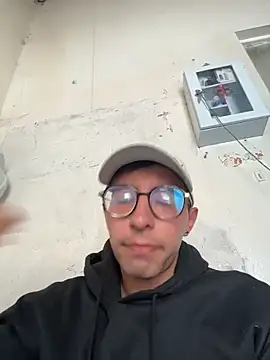 Snapshot of LeonBlazze chatting on 3, 6, 2026 LeonBlazze online show from 3, 6, 2026