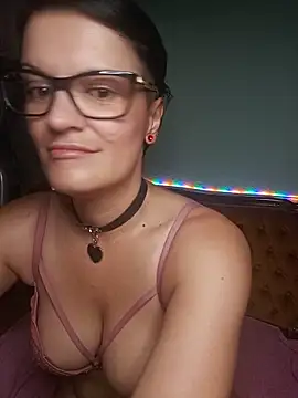 Evamilfhungary online show from 15, 6, 2026