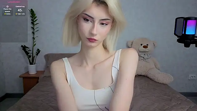 kittysocutie online show from 11, 6, 2026