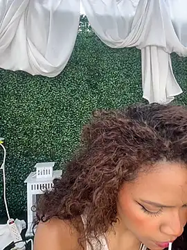 CurlyOopsieXXX online show from 2, 7, 2026