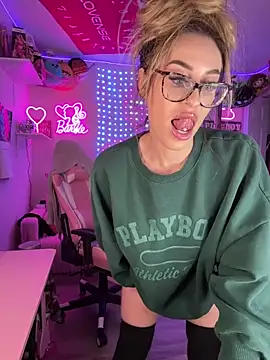 Snapshot of laurenlotus chatting on 4, 5, 2026 laurenlotus online show from 4, 5, 2026