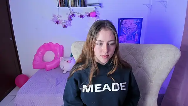 leyla miller  online show from 28, 3, 2026