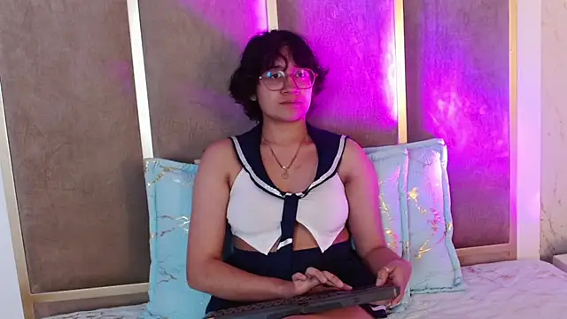 Dari Moonl online show from 19, 3, 2026