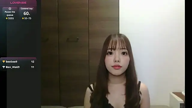 Snapshot of ena_01 chatting on 4, 4, 2026 ena 01 online show from 4, 4, 2026