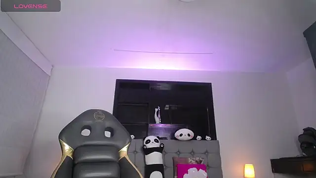 Melannyy V online show from 18, 7, 2026