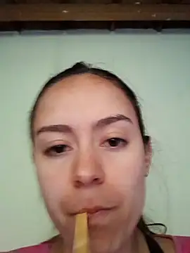 Isabelmotta  online show from 17, 4, 2026
