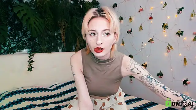 Kira  Cutie online show from 29, 4, 2026