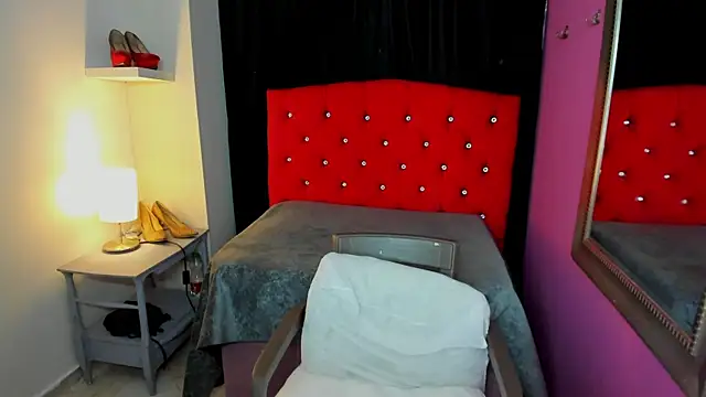 ScarletBigTitties online show from 15, 4, 2026
