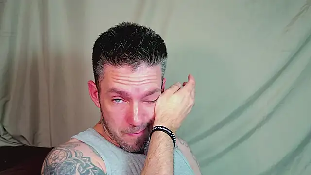 Snapshot of SkylarrGrey chatting on 15, 6, 2026 SkylarrGrey online show from 15, 6, 2026