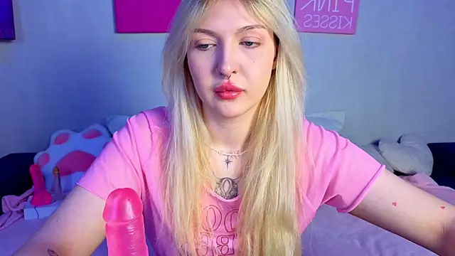 Snapshot of BlondieSummer chatting on 17, 5, 2026 BlondieSummer online show from 17, 5, 2026