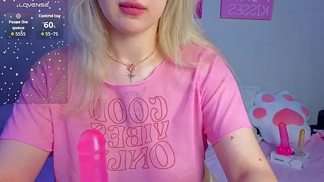 Snapshot of BlondieSummer chatting on 10, 6, 2026 BlondieSummer online show from 10, 6, 2026