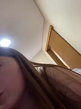 vvtzzu online show from 25, 3, 2026