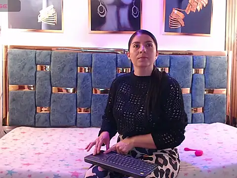 HELLEN MARK online show from 30, 4, 2026