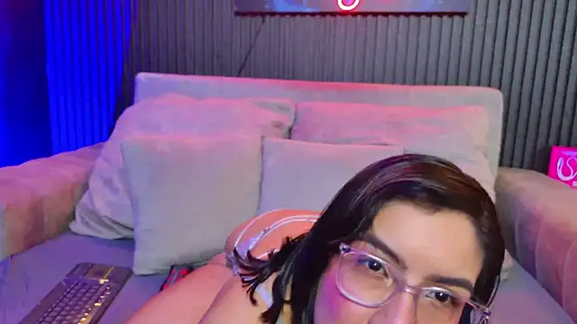 HannaMiller01  online show from 19, 4, 2026