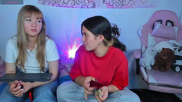 mia maddie222 online show from 15, 4, 2026