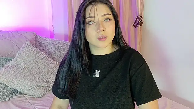 Snapshot of CamilaRougee chatting on 6, 4, 2026 CamilaRougee online show from 6, 4, 2026