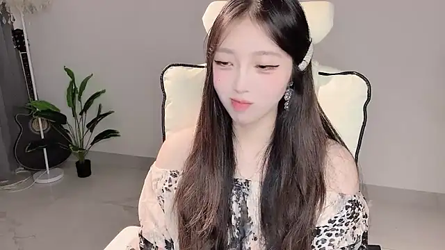Yukiy8877 online show from 10, 4, 2026