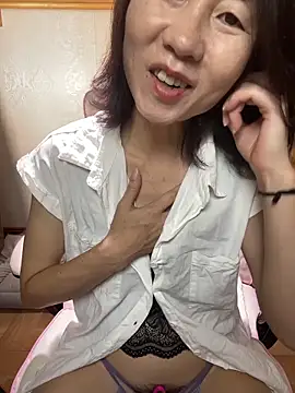 Snapshot of lilysister66 chatting on 21, 4, 2026 lilysister66 online show from 21, 4, 2026
