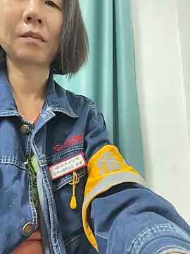 lilysister66 online show from 13, 6, 2026