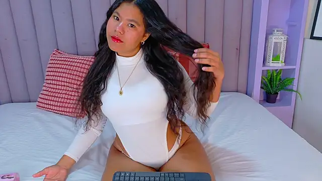 AhslyEvans   online show from 4, 4, 2026