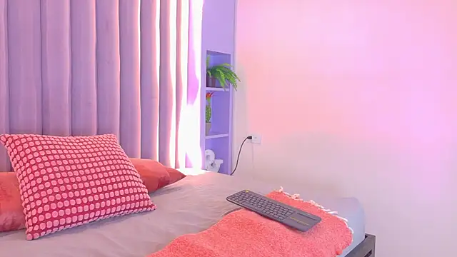 Snapshot of AhslyEvans__ chatting on 9, 6, 2026 AhslyEvans online show from 9, 6, 2026