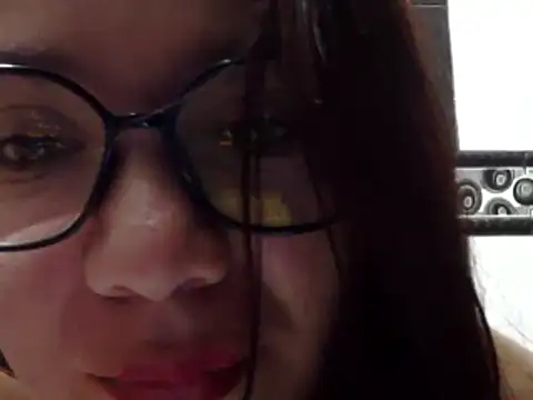 Snapshot of Alaialuxe chatting on 8, 4, 2026 Alaialuxe online show from 8, 4, 2026