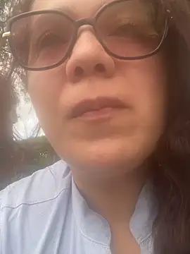 Snapshot of Alaialuxe chatting on 8, 4, 2026 Alaialuxe online show from 8, 4, 2026