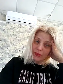 Snapshot of MiaLove183 chatting on 26, 3, 2026 MiaLove183 online show from 26, 3, 2026