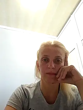 MiaLove183 online show from 20, 7, 2026
